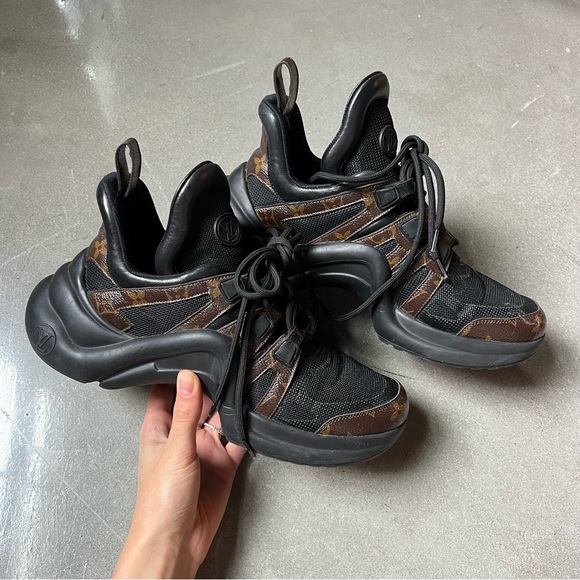 AUTHENTIC LV Archlight Sneaker - Picture 2 of 8